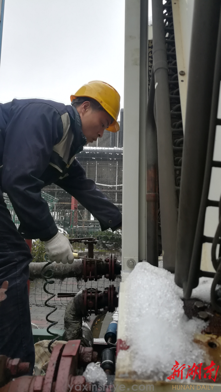 党员刘焕林，，一个肯钻研、、、有继承的新时代“奉献者